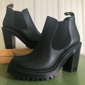 Dr Martens NWT Hurston Lug Sole Chelsea Boots